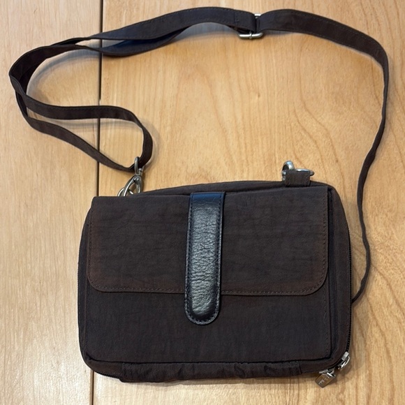 Baggallini Handbags - Baggallini brown crossbody bag